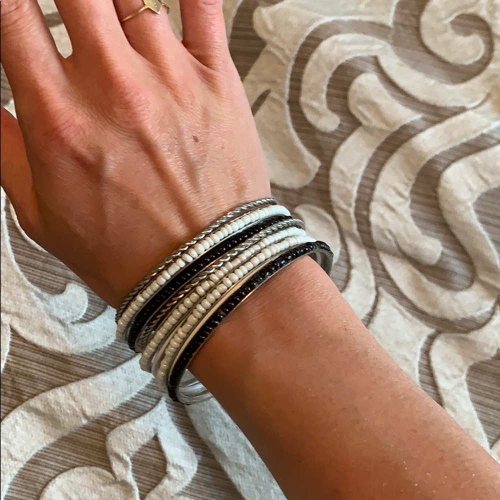 Black and white bangle set